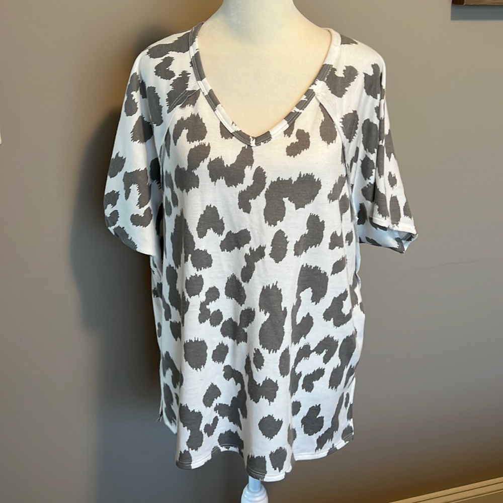 Hopely - Short sleeve cow print top